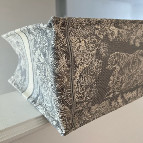 CUSTOM Dior large book tote - Picture 7 of 7